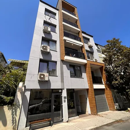 Apartment Opera Theatre With A Courtyard
