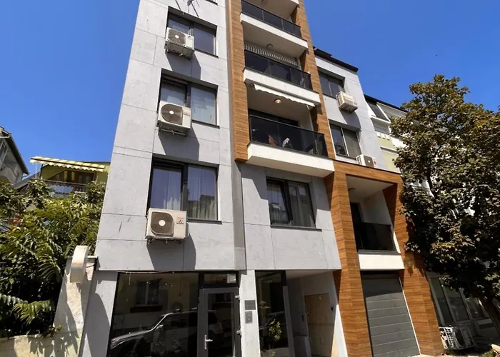 Apartment Opera Theatre With A Courtyard